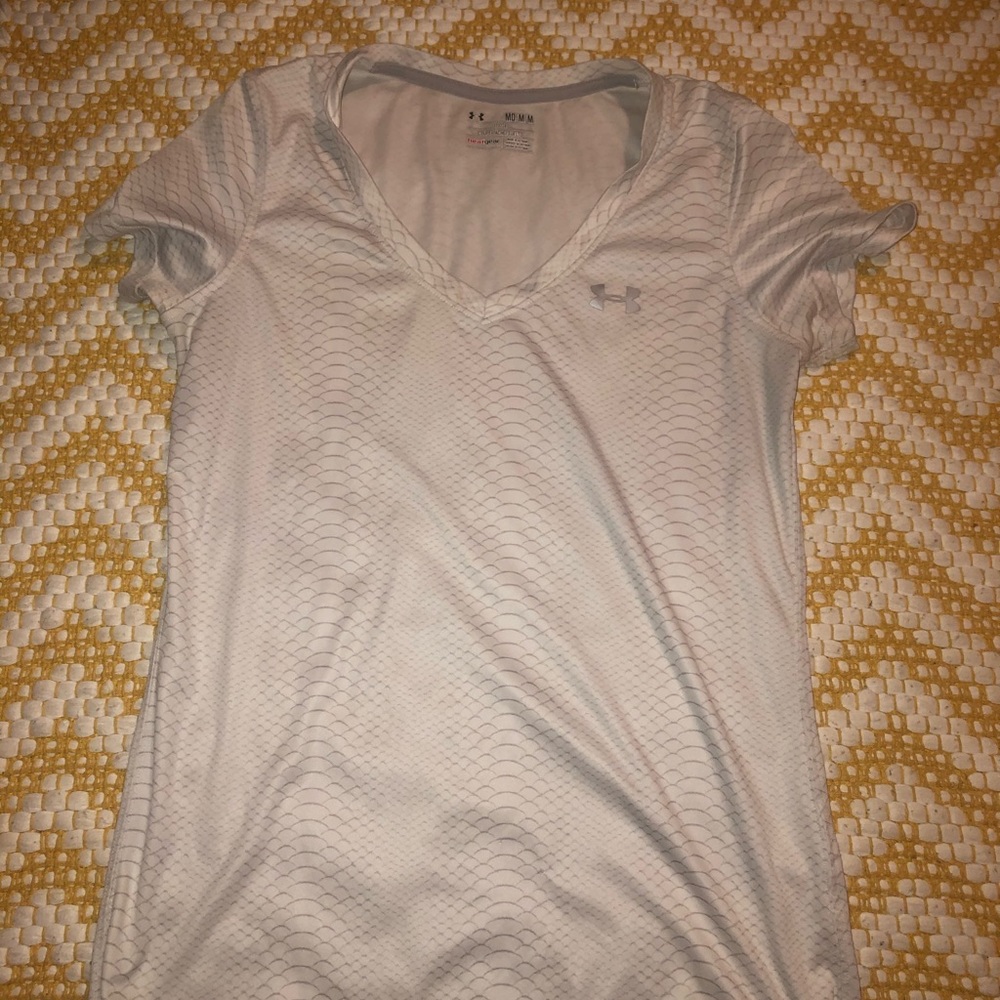 white under armour t shirt